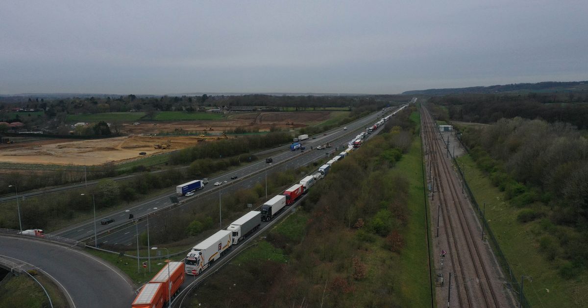 Live Operation Brock, M20, A2, A20 and M25 Dartford Crossing traffic updates for Kent