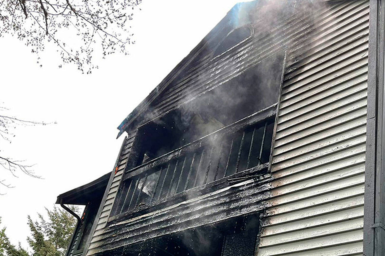 Kent apartment fire displaces eight families on East Hill